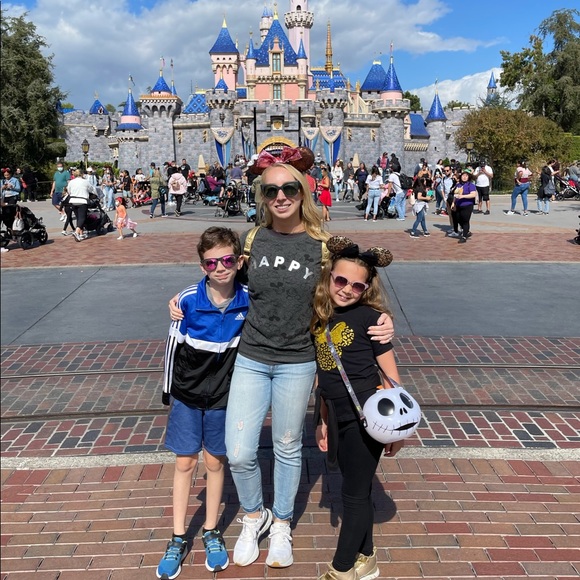 😊Welcome! Bookmark my closet by liking this post! - Picture 3 of 9